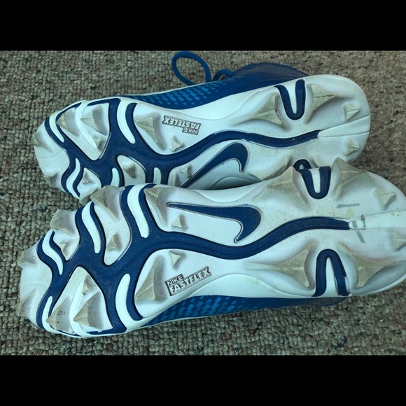 Blue Nike shoes - Picture 4 of 4